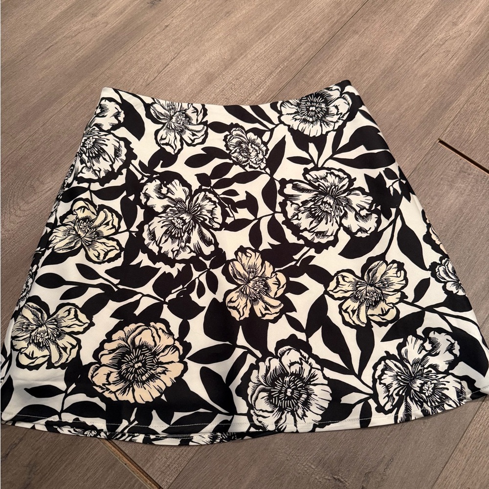 Women’s Black & White Floral A-Line Skirt